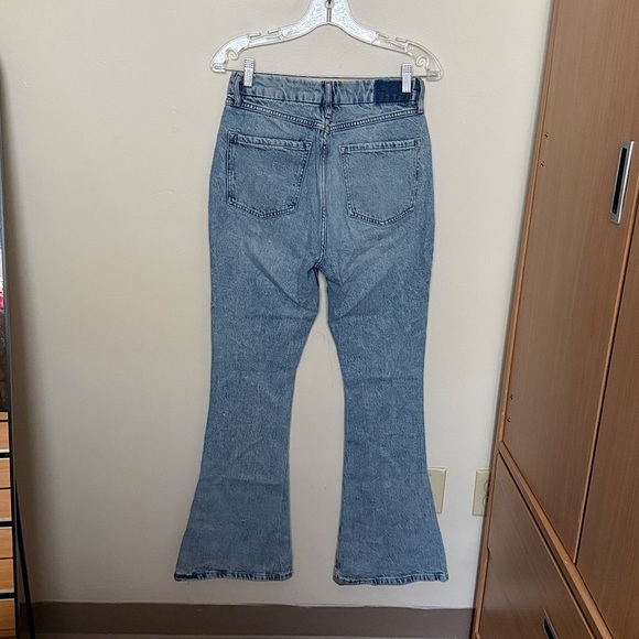 High-Waist Curved Flare Jeans - Picture 2 of 3